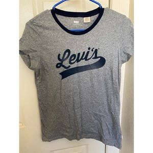 Gray Levi’s Tee